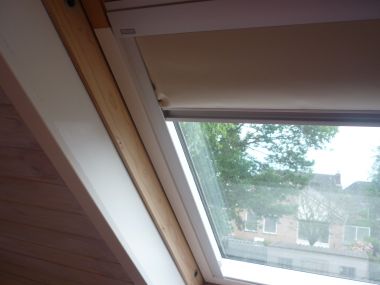 Velux rolgordijn rolt niet mooi op | Klusvraagbaak Forum