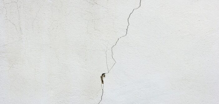 reparatie gaten en niet werkende scheuren in stucwerk klusvraagbaak